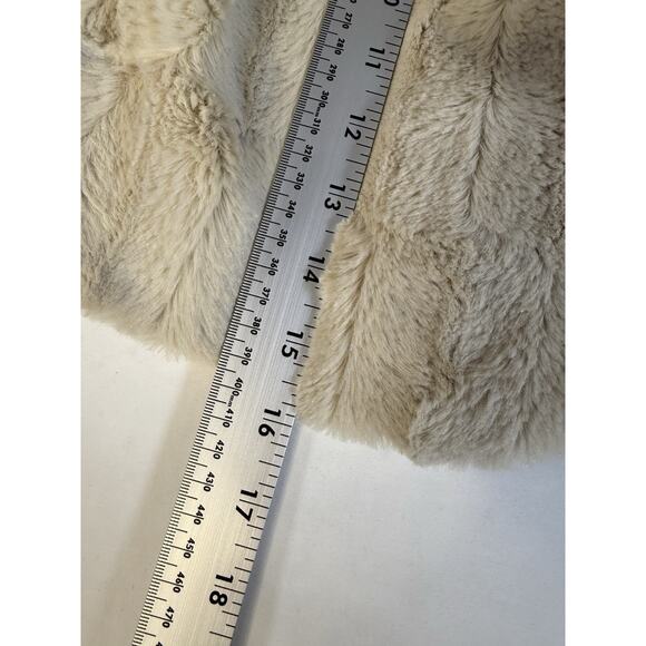 WOMENS AQUA SIZE MEDIUM BEIGE FAUX FUR FLUFFY CAPE SOFT WINTER WARM LINED - Picture 4 of 8